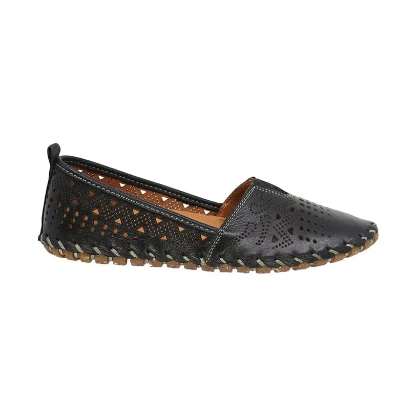 Everly Women's Luna 03 Slip Ons- Black